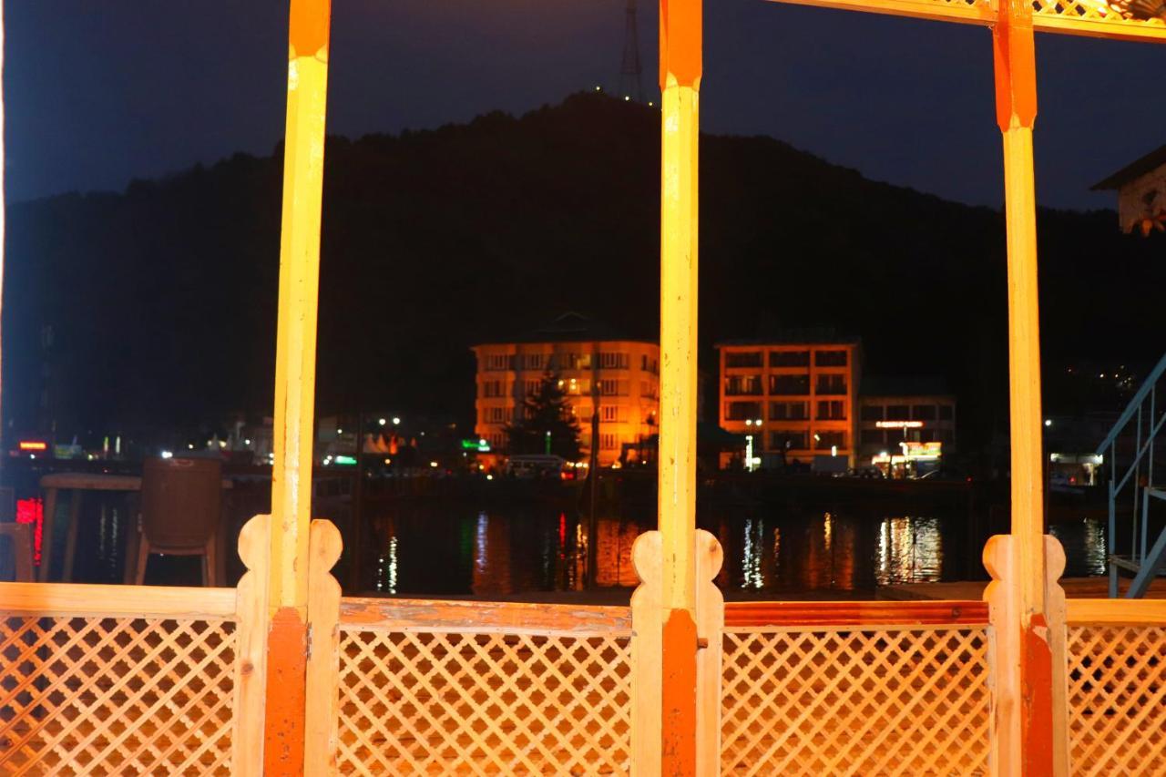 House Boat New Pala Palace Srinagar  Bagian luar foto