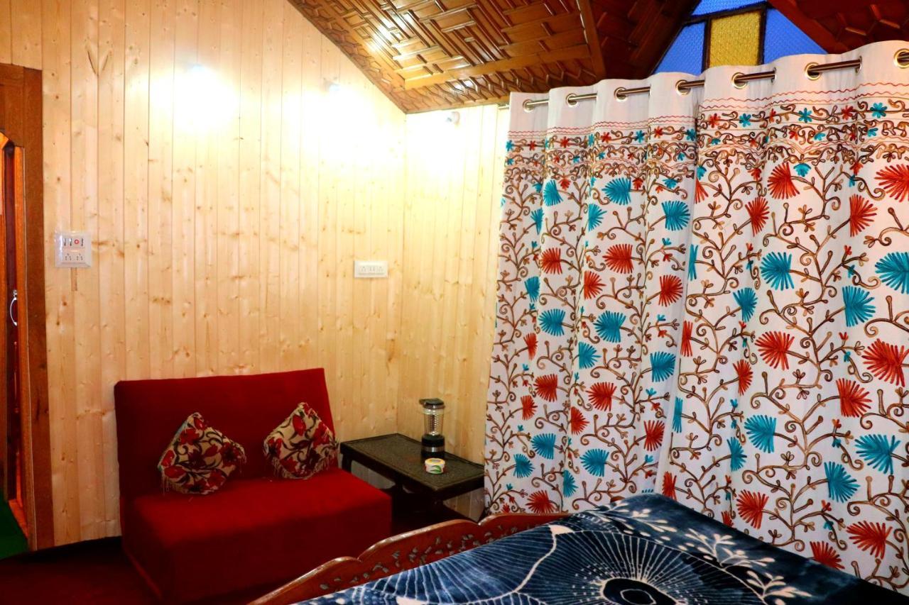 House Boat New Pala Palace Srinagar  Bagian luar foto
