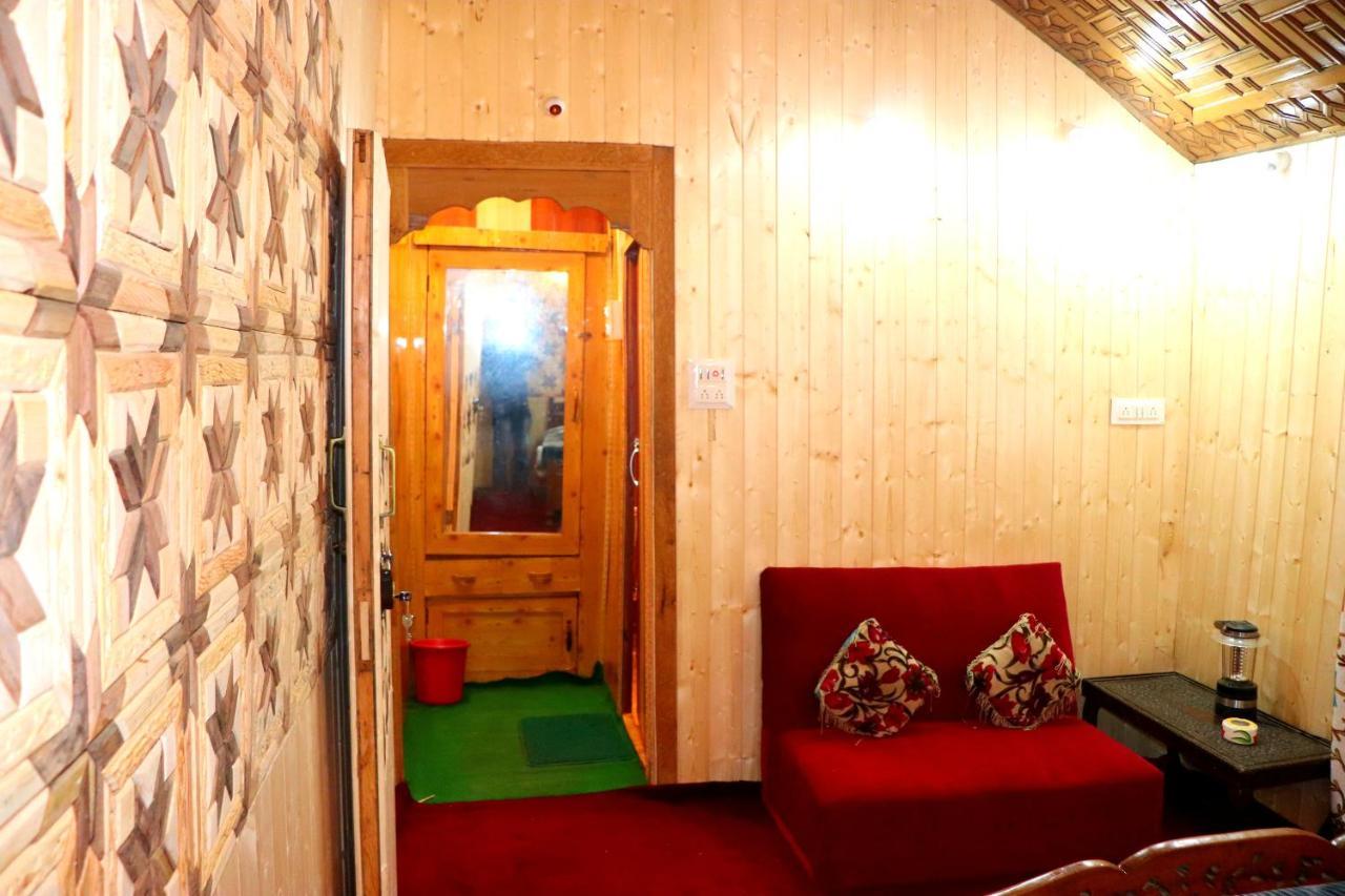 House Boat New Pala Palace Srinagar  Bagian luar foto