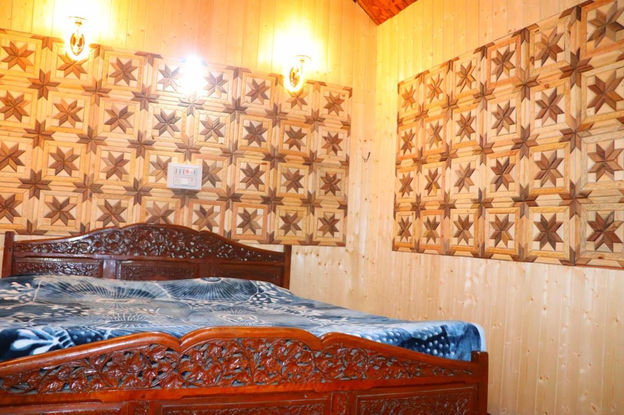House Boat New Pala Palace Srinagar  Bagian luar foto