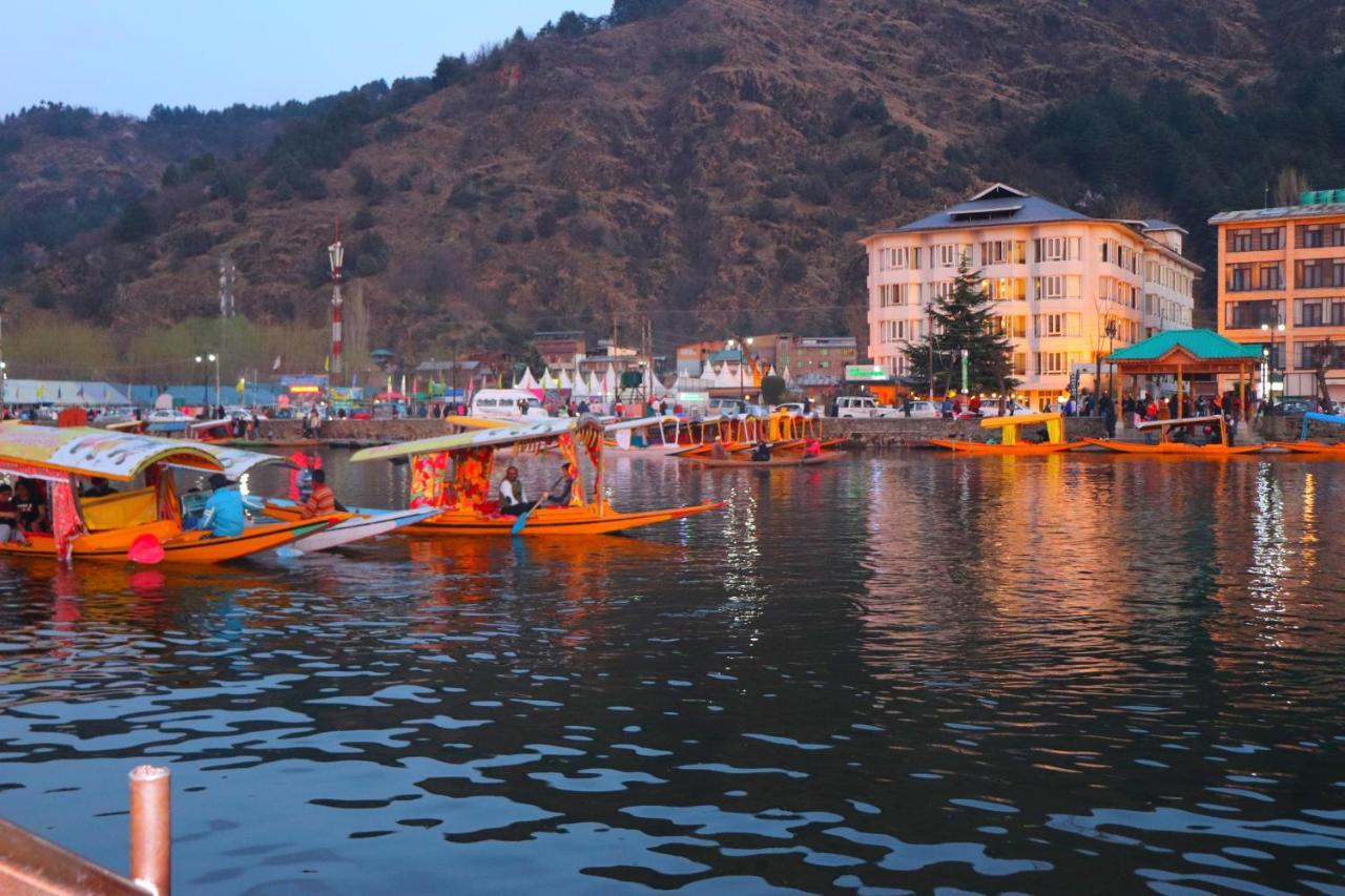House Boat New Pala Palace Srinagar  Bagian luar foto