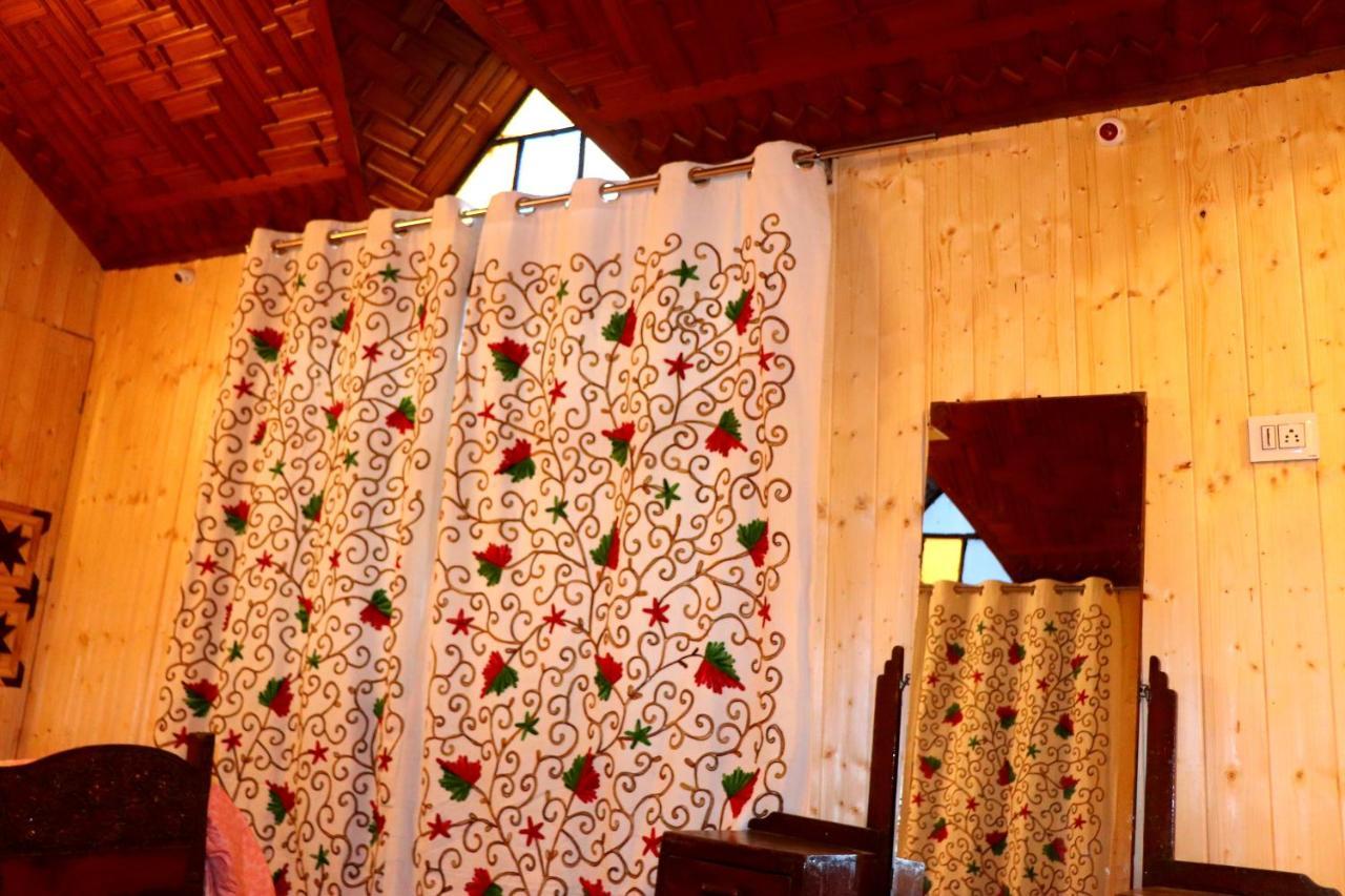 House Boat New Pala Palace Srinagar  Bagian luar foto