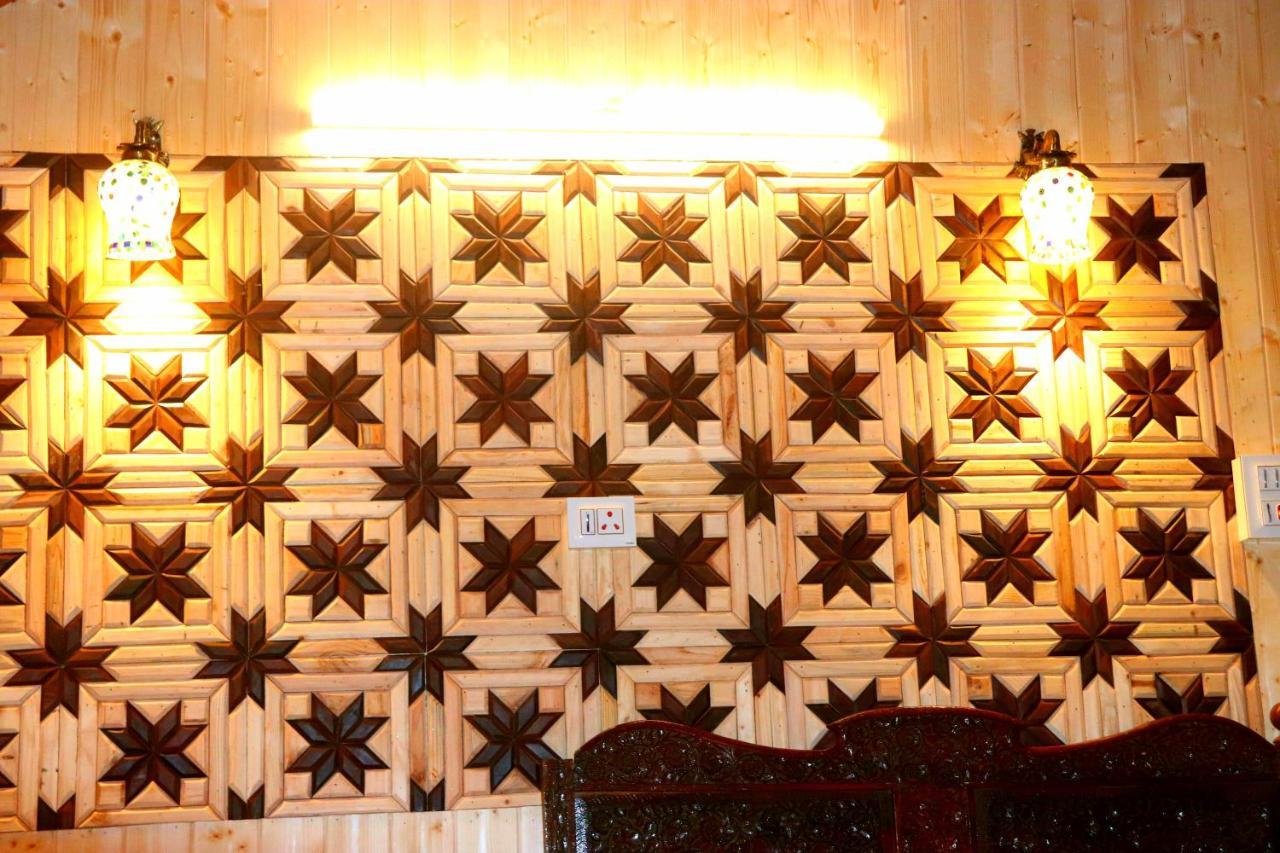 House Boat New Pala Palace Srinagar  Bagian luar foto