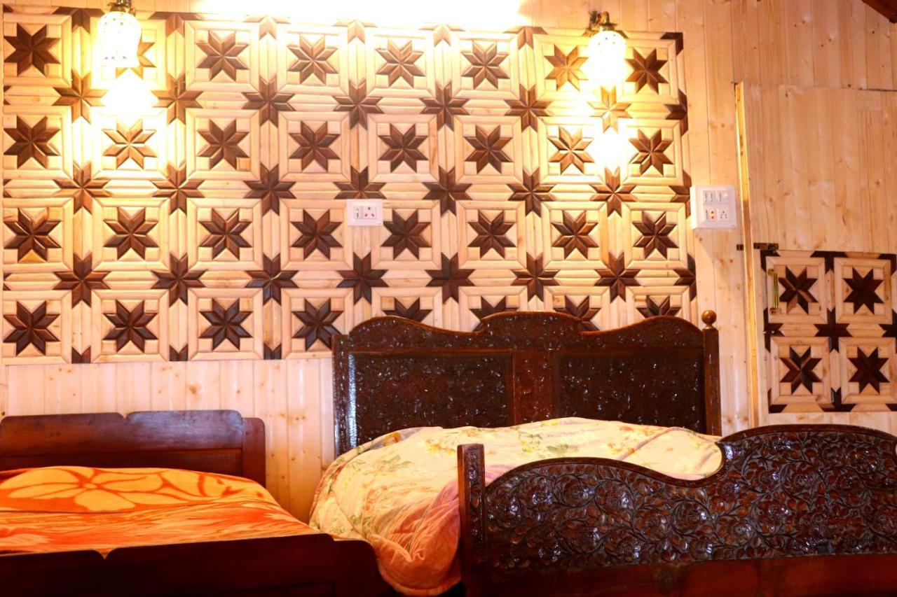 House Boat New Pala Palace Srinagar  Bagian luar foto