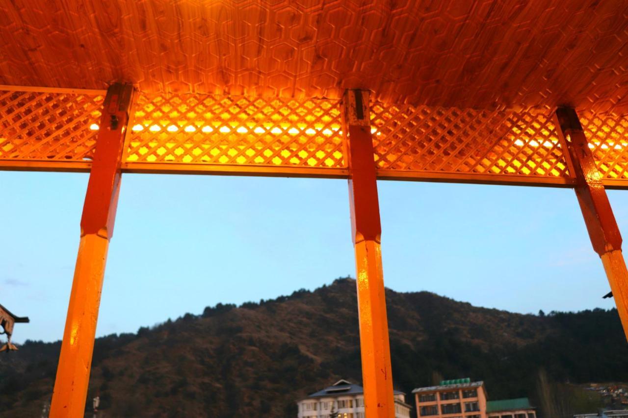 House Boat New Pala Palace Srinagar  Bagian luar foto
