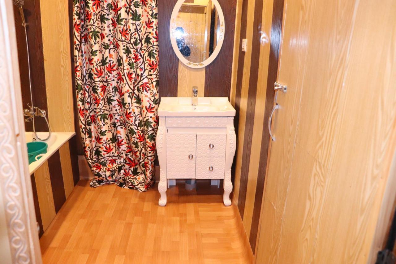 House Boat New Pala Palace Srinagar  Bagian luar foto
