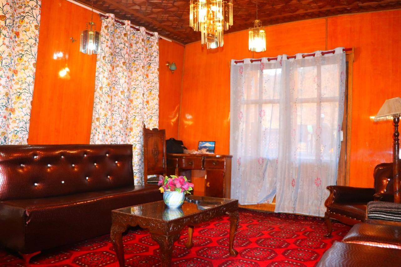 House Boat New Pala Palace Srinagar  Bagian luar foto