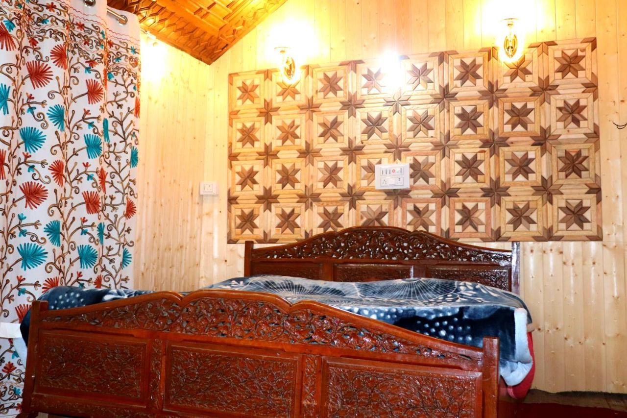 House Boat New Pala Palace Srinagar  Bagian luar foto