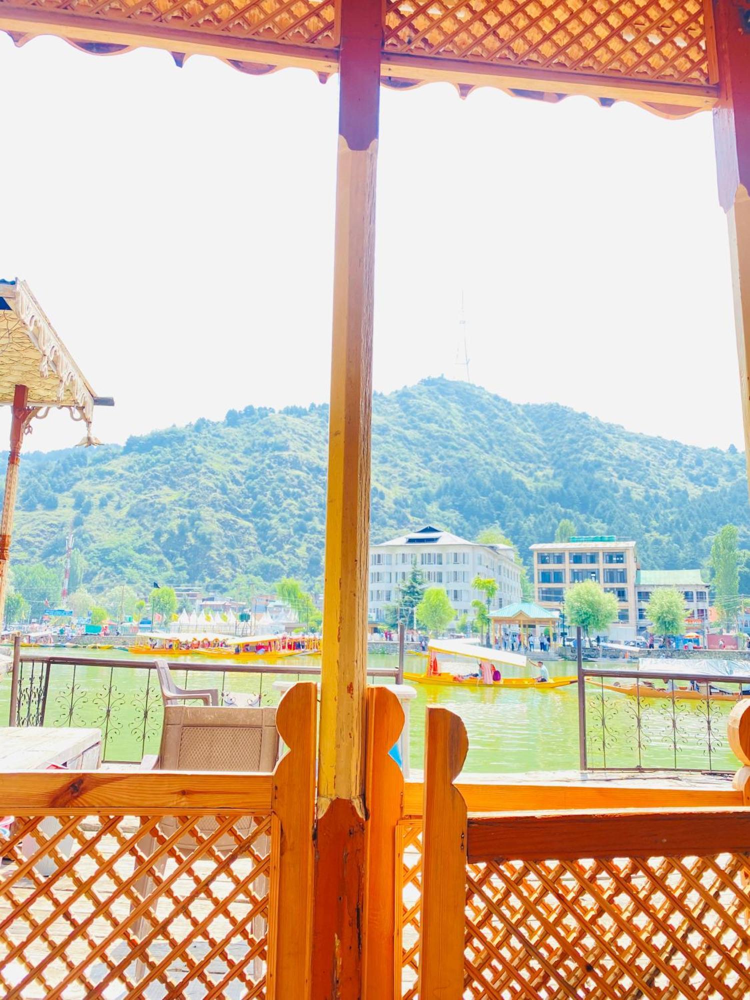 House Boat New Pala Palace Srinagar  Bagian luar foto