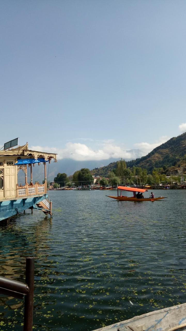 House Boat New Pala Palace Srinagar  Bagian luar foto