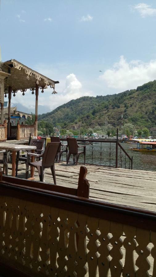 House Boat New Pala Palace Srinagar  Bagian luar foto